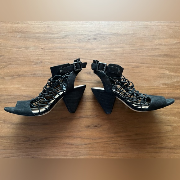 Vince Camuto Size 6 36M black strappy heels - Picture 2 of 10